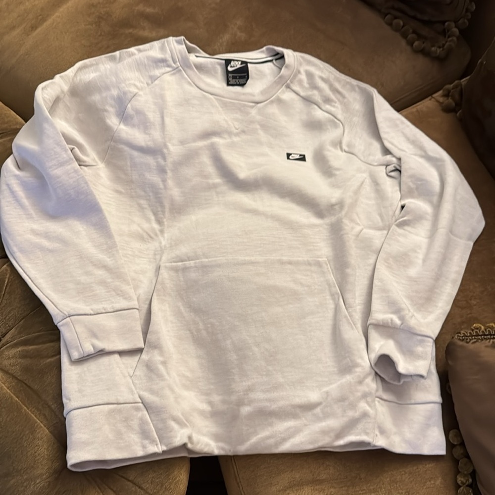 Men’s Nike crew neck with pocket size large